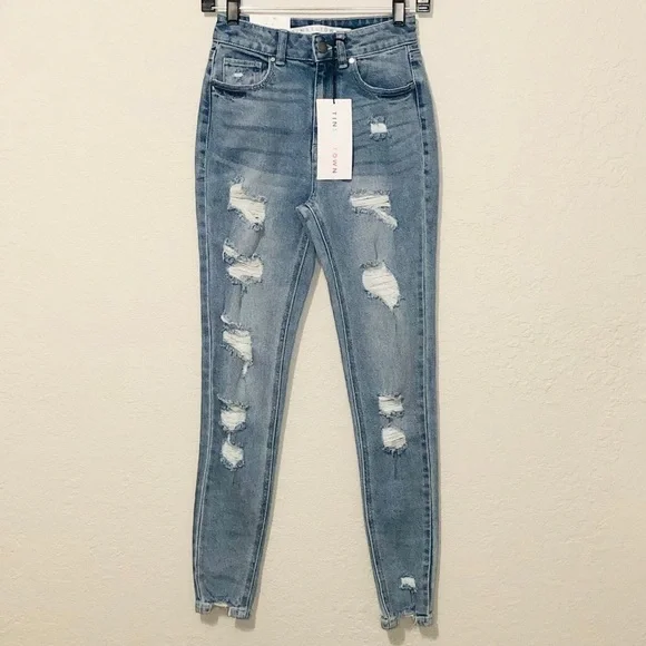 NWT Tinseltown Distressed High Rise The Mom Skinny Jeans Size 25 - Picture 2 of 12